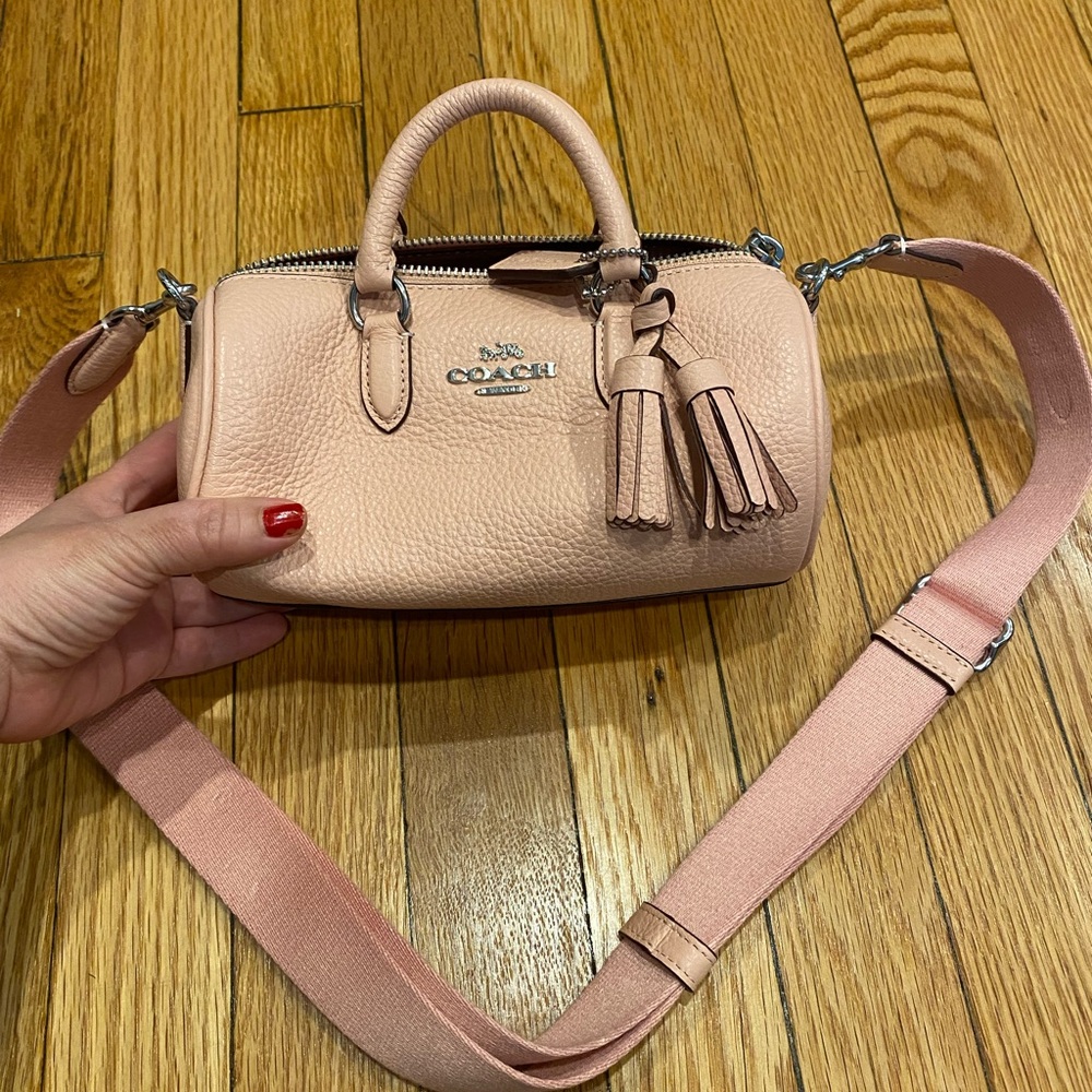 Coach Pink Leather Women's Bag 🩷 only wore twice!